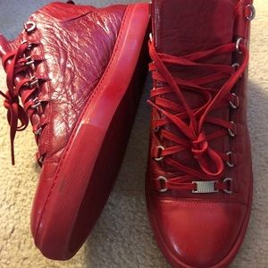 Red Balenciaga’s steppers ⭐️